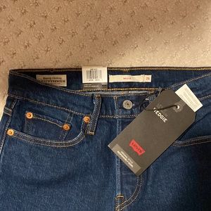 NWT Levi’s wedgie icon fit salsa life
